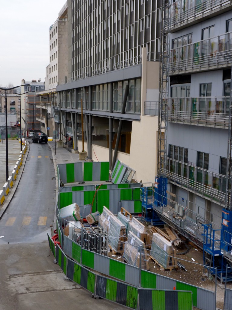 Rue libérée d'une partie des algécos