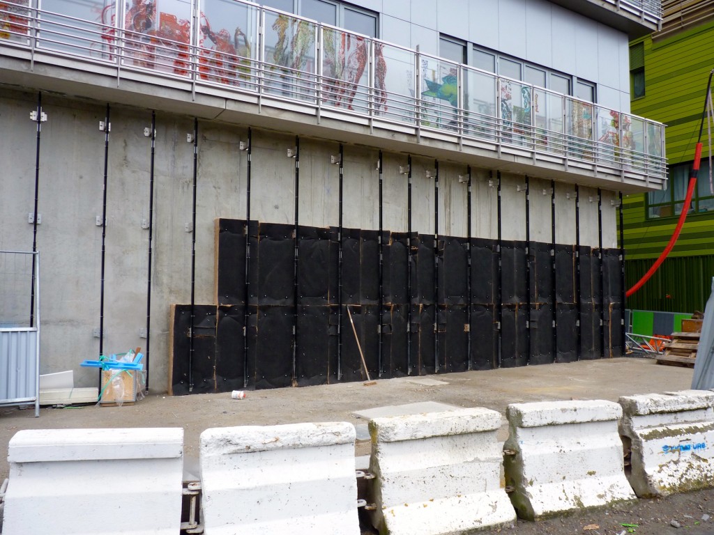 Pose des isolants, rez-de-chaussée, bâtiment C